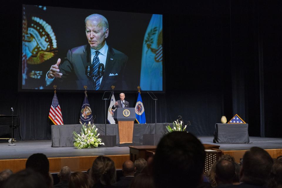 El presidente de Estados Unidos, Joe Biden, habla en el memorial del ex vicepresidente Walter Mondale, el domingo 1 de mayo de 2022, en la Universidad de Minnesota en Minneapolis. (AP Foto/Jacquelyn Martin)