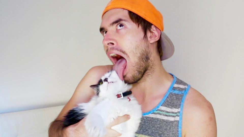 <p>2. HolaSoyGerman. German Garmendia, cileno, ha guadagnato nel 2016 ben 5.5 milioni di dollari. Comico, videogiocatore e musicista, ha oltre 31 milioni di follower. Nella classifica sarebbe pure 8° con il solo canale sui videogiochi (!!) </p>