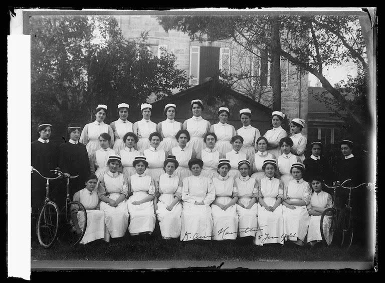 La promoción de 1921 de la Escuela Florence Nightingale en Burdeos, Francia