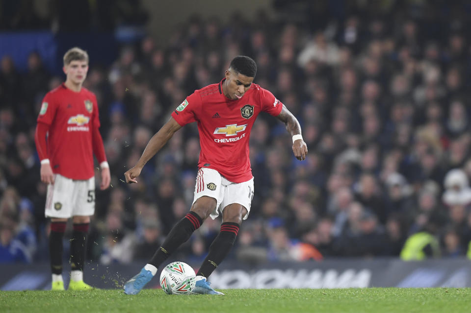 LONDON, ENGLAND - OCTOBER 30:  Marcus Rashford of Manchester United scores the winning goal to make it 2-1 during the Carabao Cup Round of 16 match between Chelsea and Manchester United at Stamford Bridge on October 30, 2019 in London, England. (Photo by Michael Regan/Getty Images)