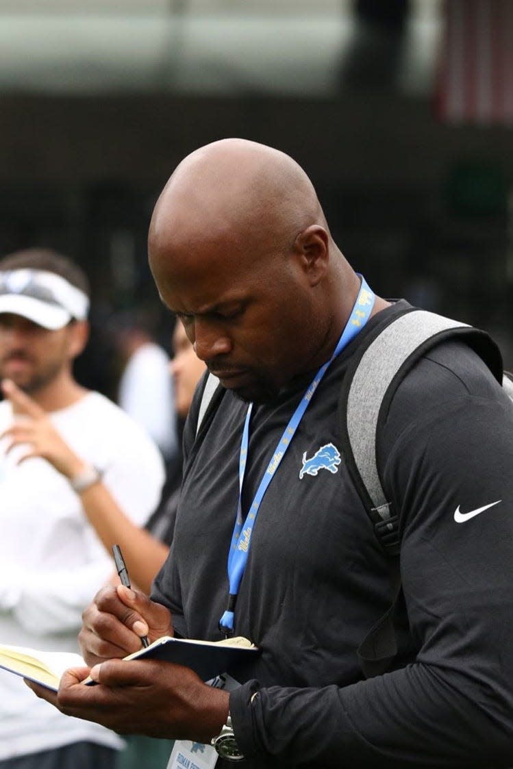 Roman Phifer taking notes at UCLA pro day in 2019.