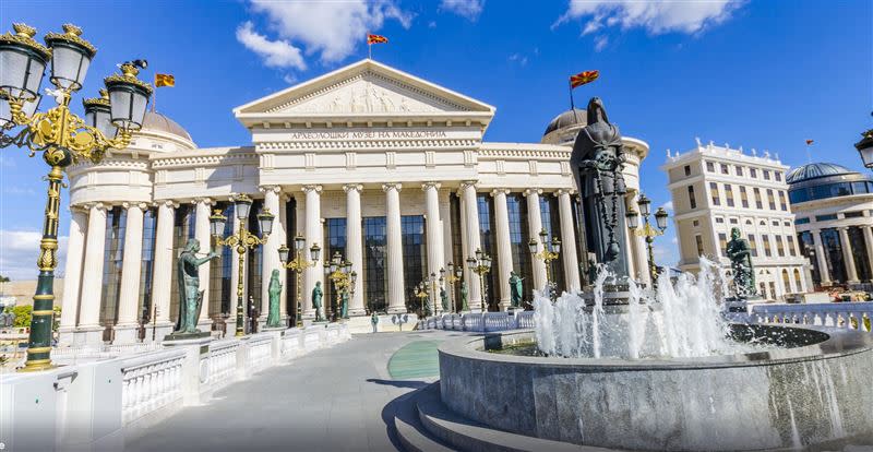 馬其頓考古博物館（Archaeological Museum of Macedonia）是斯科普里的一個重要文化地標，展示了馬其頓豐富的歷史和考古遺產。（圖／雙向國際旅行社）