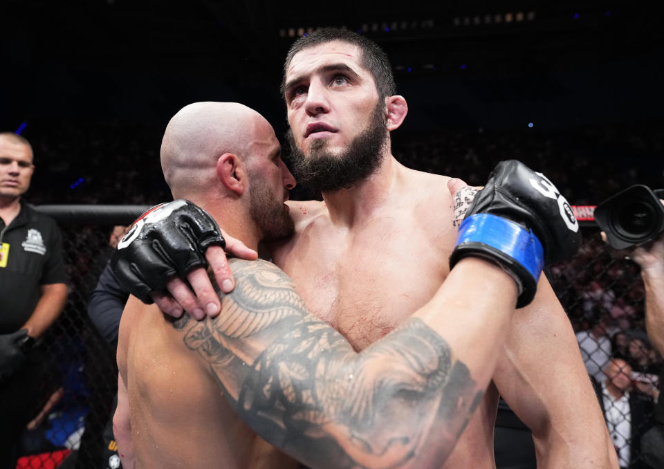 PERTH, AUSTRALIA - FEBRUARY 12: (R-L) Islam Makhachev of Russia and Alexander Volkanovski of Australia talk after their UFC lightweight championship fight during the UFC 284 event at RAC Arena on February 12, 2023 in Perth, Australia. (Photo by Chris Unger/Zuffa LLC via Getty Images)