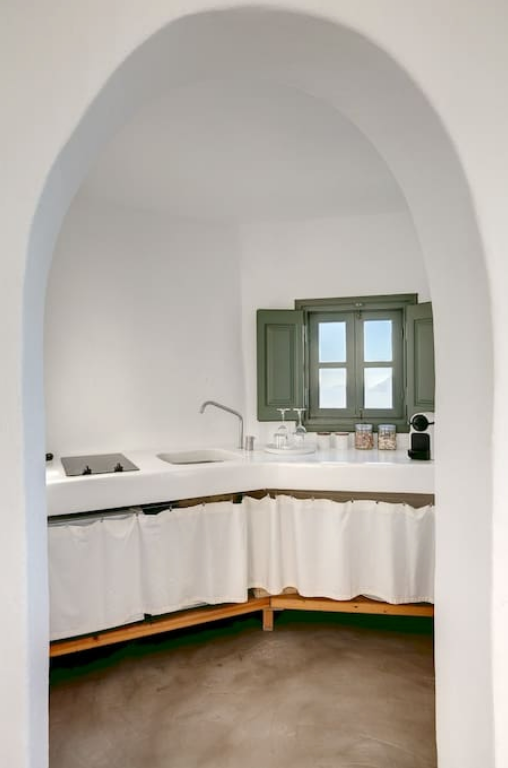 <p>An archway opens up to the fully-equipped kitchen. (Airbnb) </p>