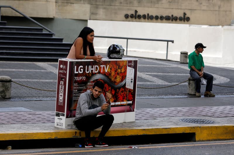 FOTO DE ARCHIVO: Compras del Viernes Negro en Caracas