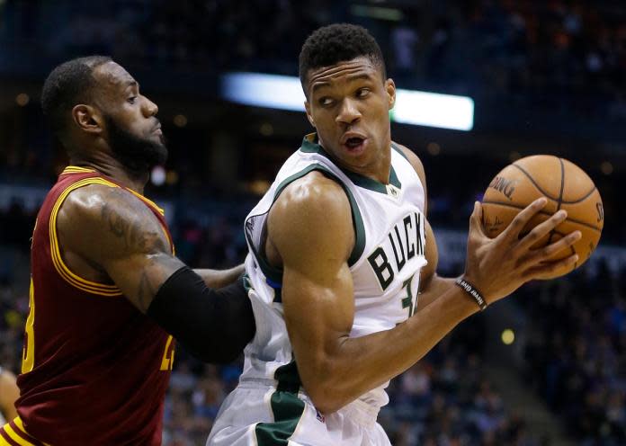 ▲Giannis Antetokounmpo對抗LeBron James。（圖／美聯社／達志影像）