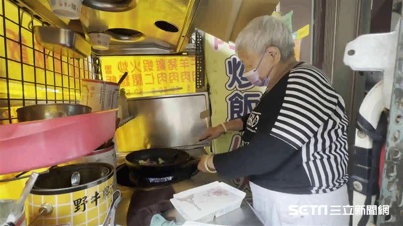 阿婆本來想多做幾年，豈料身體狀況大不如從前，最後決定在5/10退休，她說，自己最想說的，就是感謝曾幫助、支持過她的人們，很謝謝。（圖／記者張雅筑攝）