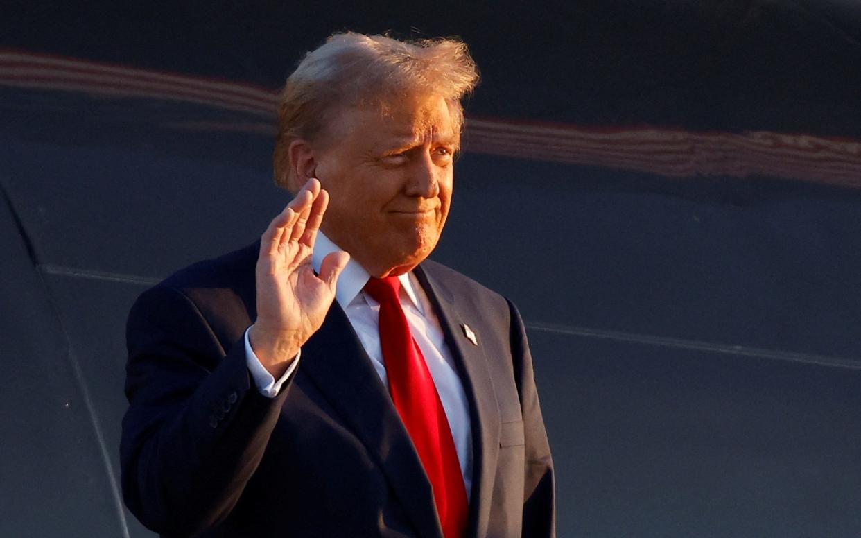 Donald Trump lands in Philadelphia, Pennsylvania