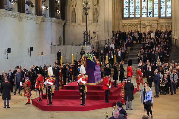 LONDON, ENGLAND - SEPTEMBER 17: Prince William, Prince of Wales, Peter Phillips, James, Viscount Severn, Zara Tindall, Lady Louise Windsor and Princess Beatrice of York hold a vigil in honour of Queen Elizabeth II at Westminster Hall on September 17, 2022 in London, England. Queen Elizabeth II's grandchildren mount a family vigil over her coffin lying in state in Westminster Hall. Queen Elizabeth II died at Balmoral Castle in Scotland on September 8, 2022, and is succeeded by her eldest son, King Charles III. (Photo by Chris Jackson/Getty Images)