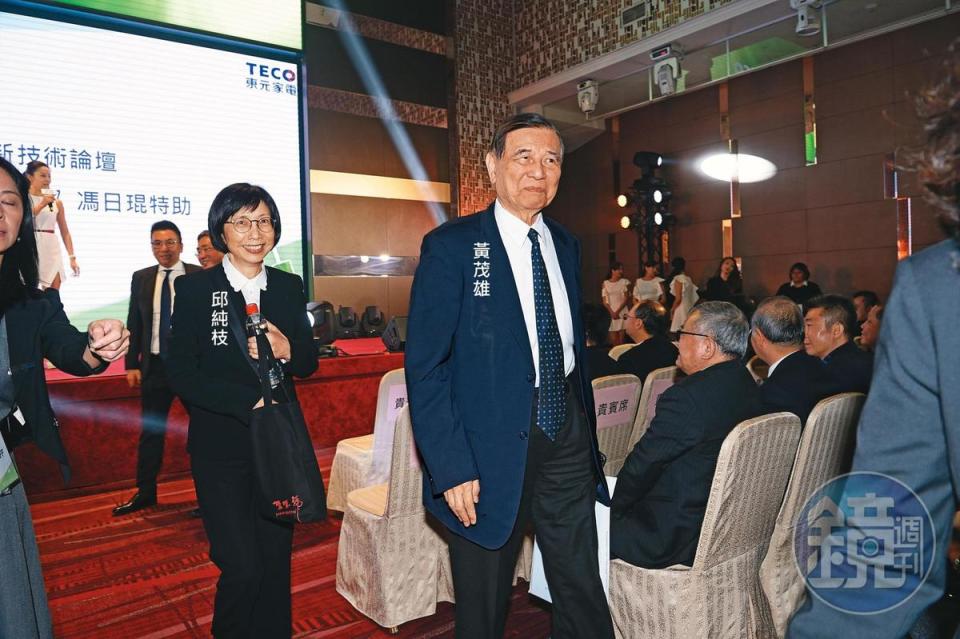 黃茂雄退居幕後改任會長，董事長邱純枝因聽話備受黃茂雄重用。