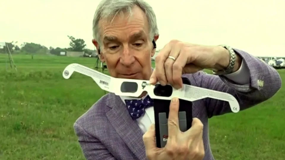 Bill Nye demonstrates how effective solar eclipse glasses are on CBS Mornings ahead of the total solar eclipse Monday April 8. / Credit: CBS News