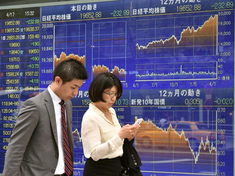 Asian markets advanced on May 25, 2015, continuing a rally at the end of last week, with Tokyo boosted by a weaker yen