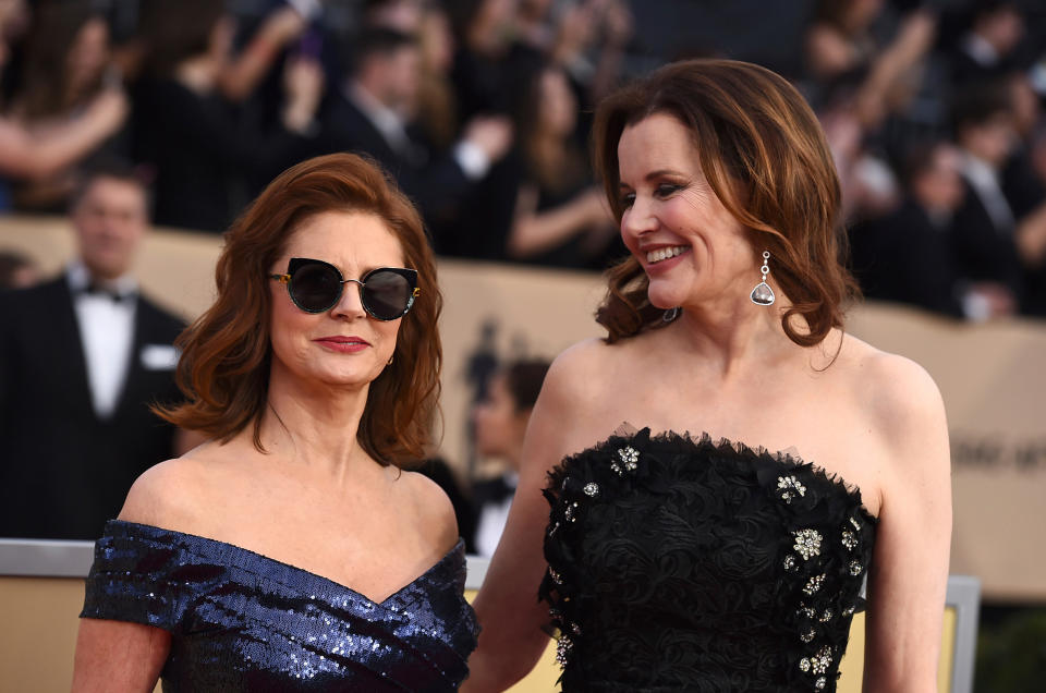 Susan Sarandon und Geena Davis wiedervereint auf dem roten Teppich. (Bild: AP Photo)