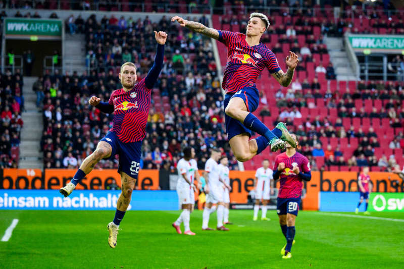 Leipzig's Benjamin Sesko (R) celebrates with Leipzig's David Raum (L) after his goal during the German Bundesliga soccer match between FC Augsburg and RB Leipzig at WWK-Arena. Tom Weller/dpa