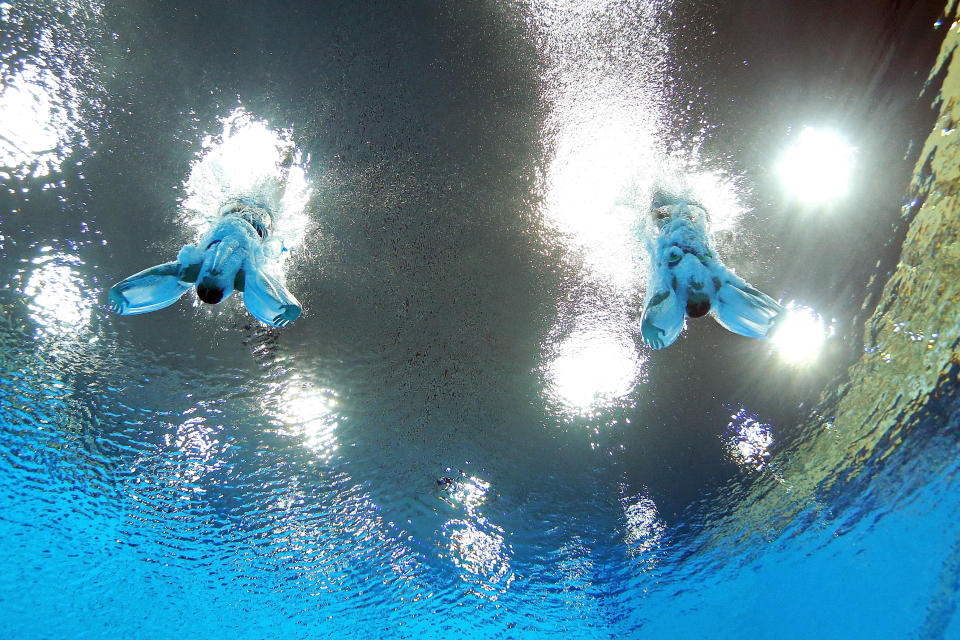 LONDON, ENGLAND - JULY 29: Francesca Dallape and Tania Cagnotto of Italy compete in the Women's Synchronised 3m Springboard final on Day 2 of the London 2012 Olympic Games at the Aquatics Centre at Aquatics Centre on July 29, 2012 in London, England. (Photo by Al Bello/Getty Images)