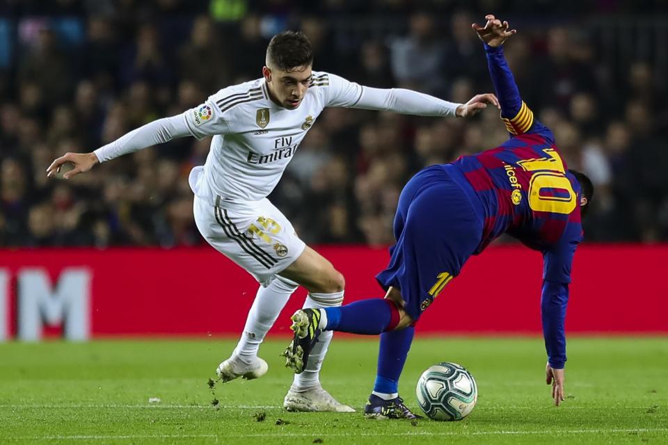 BARCELONA, SPAIN - DEC 18: Real Madrid's Uruguayan defender Federico Valverde (L) vies with Barcelona's Argentinian forward Lionel Messi (R) during Spanish El Clasico football match between FC Barcelona and Real Madrid at the Camp Nou stadium in Barcelona on December 18, 2019.  (Photo by Adria Puig/Anadolu Agency via Getty Images)