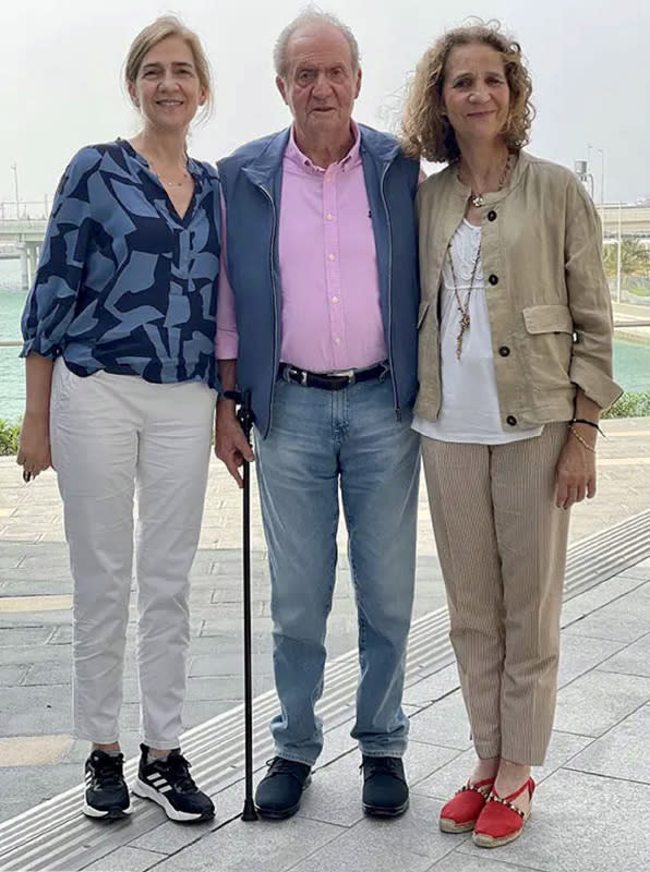 El rey Juan Carlos con sus hijas