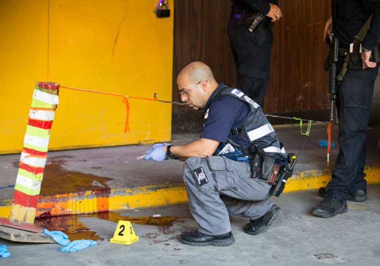 Israeli forensic police inspect the site of a stabbing attack in Tel Aviv on November 19, 2015