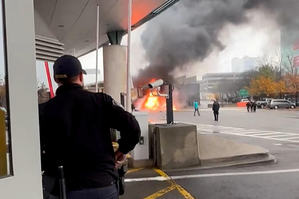 A Customs and Border Protection officer watches as a vehicle burns at the Rainbow Bridge U.S. border crossing with Canada, in Niagara Falls, New York, Nov. 22, 2023. / Credit: Courtesy Saleman Alwishah via REUTERS