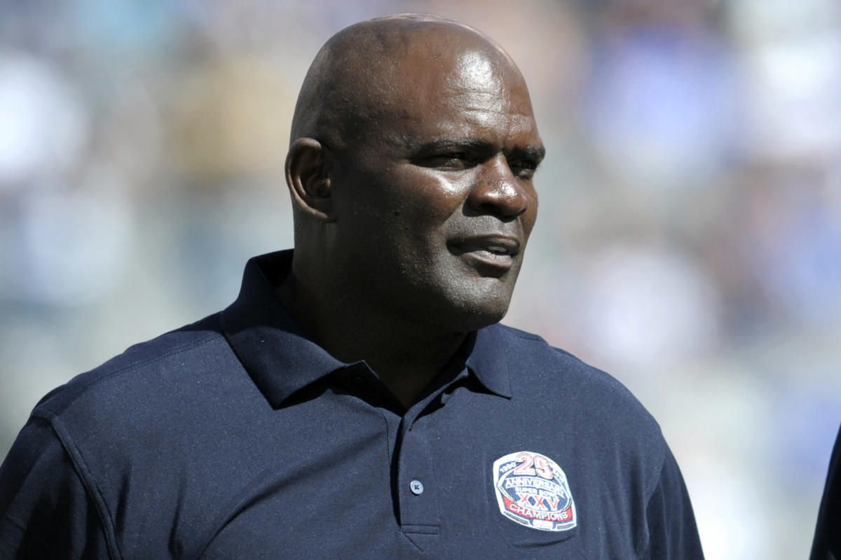 Former NFL star Lawrence Taylor charged with failing to update his address on the sex offender registry