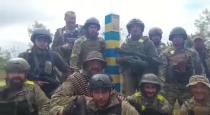 Ukrainian troops stand at the Ukraine-Russia border in what was said to be the Kharkiv region