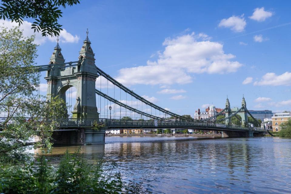 Hammersmith Bridge (Alamy Stock Photo)