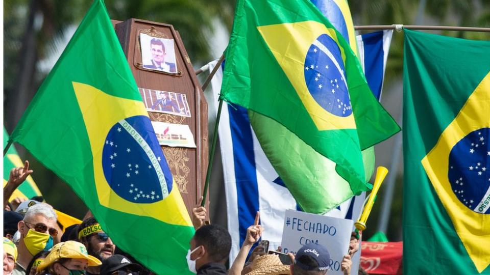 Apoiadores do presidente brasileiro Jair Bolsonaro em protesto em Brasília