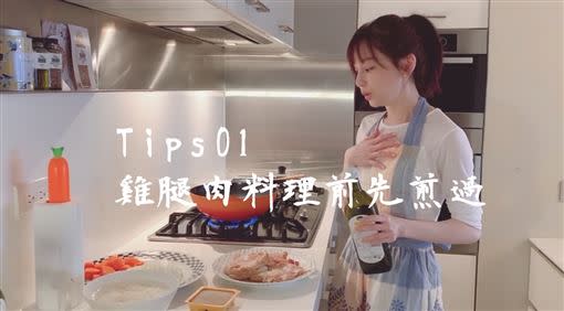 王心凌從影片中看得出來常做菜，還分享廚藝小撇步。（圖／天晴娛樂提供）