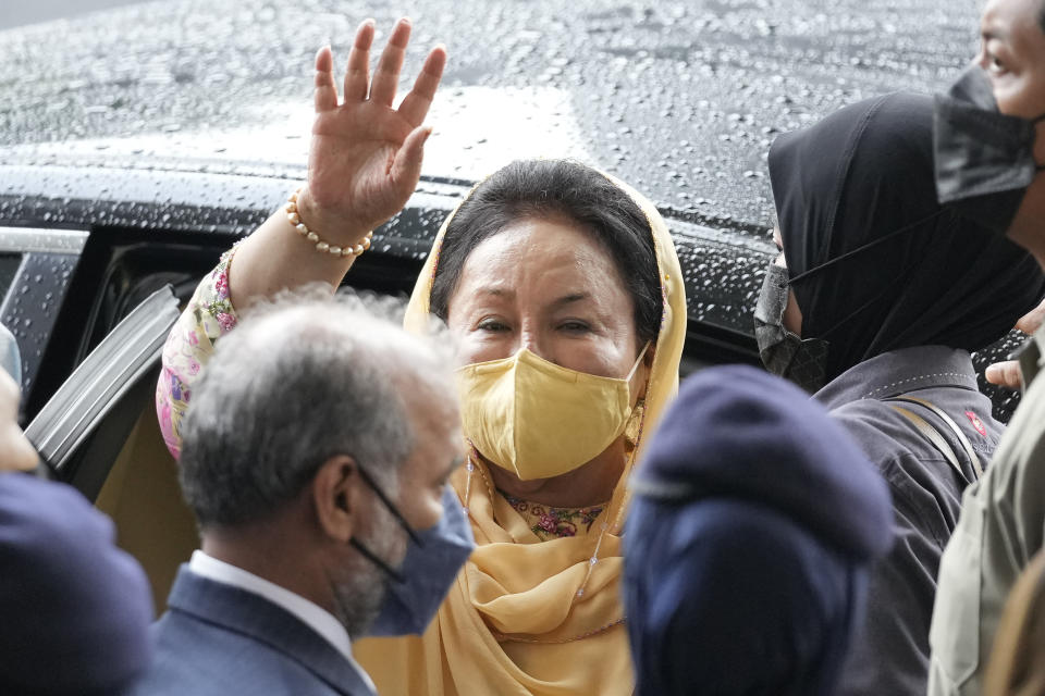 Former first lady Rosmah Mansor, center, wife of former Malaysian Prime Minister Najib Razak, waves as she leaves the High Court in Kuala Lumpur, Thursday, Sept. 1, 2022. Rosmah was convicted Thursday of soliciting and receiving bribes during her husband's corruption-tainted administration, a week after her husband was imprisoned over the massive looting of the 1MDB state fund. (AP Photo/Vincent Thian)