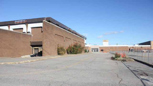 ABANDONED SHOPPING MALL - WAYNE HILLS MALL- WAYNE NJ 