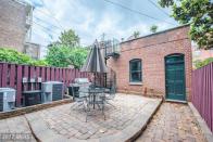 <p>Es hat sogar eine Terrasse hinter dem Haus und eine Dachterrasse – der perfekte Ort für politische Intrigen!<br> Bild: Alex Cooper Auctioneers, Inc. </p>