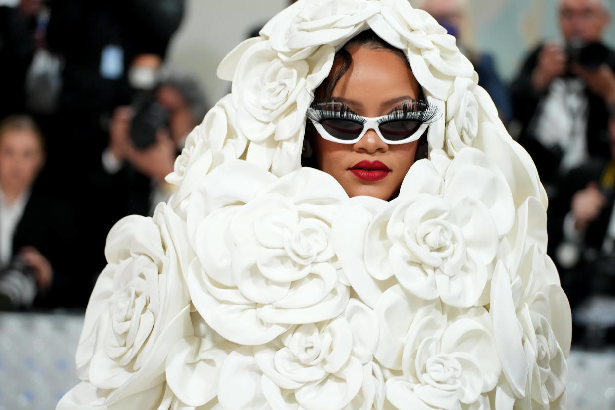 Rihanna, ici sur le tapis rouge du Met Gala, ce lundi 1er mai, à New York.