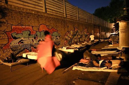 Migrants sleep at a makeshift camp in Via Cupa (Gloomy Street) in downtown Rome, Italy, August 2, 2016. REUTERS/Max Rossi