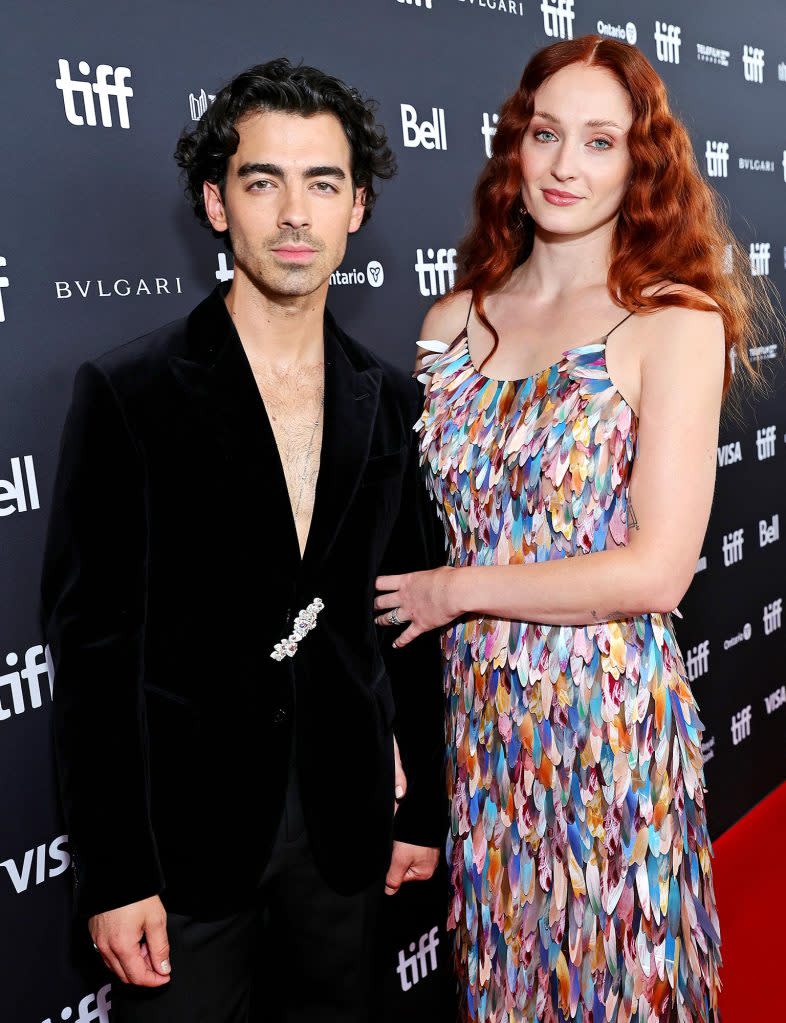 Joe Jonas Wears Wedding Ring on Stage Despite Sophie Turner Divorce Reports