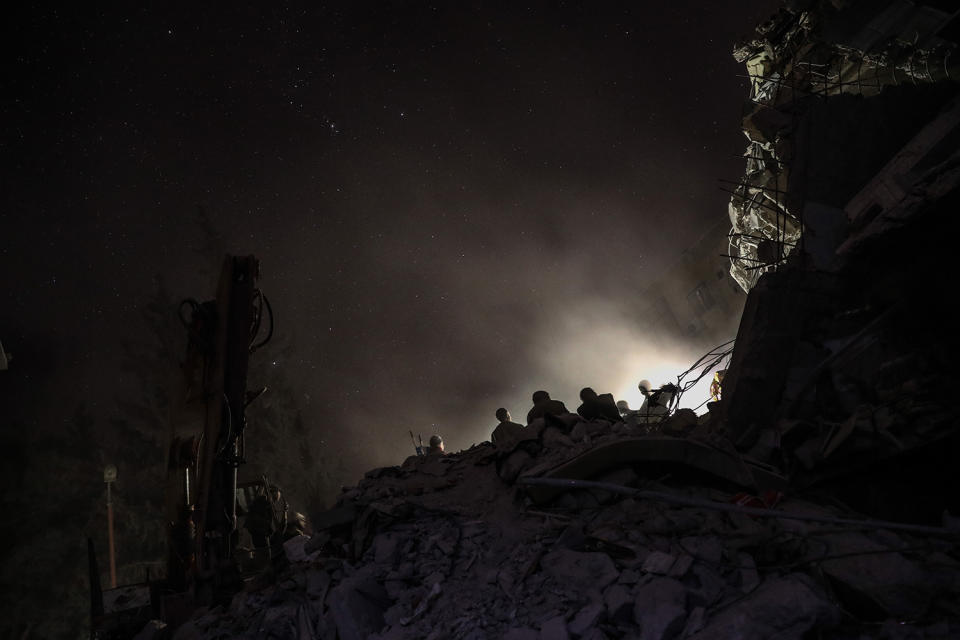 <p>Civilians and civil defense volunteers look for the remains of missing people stuck under the rubble for more than five hours, after a bombing by forces loyal to Syrian goverment, in Douma, eastern Ghouta, Syria, Feb. 6, 2018. (Photo: Mohammed Badra/EPA-EFE/REX/Shutterstock) </p>