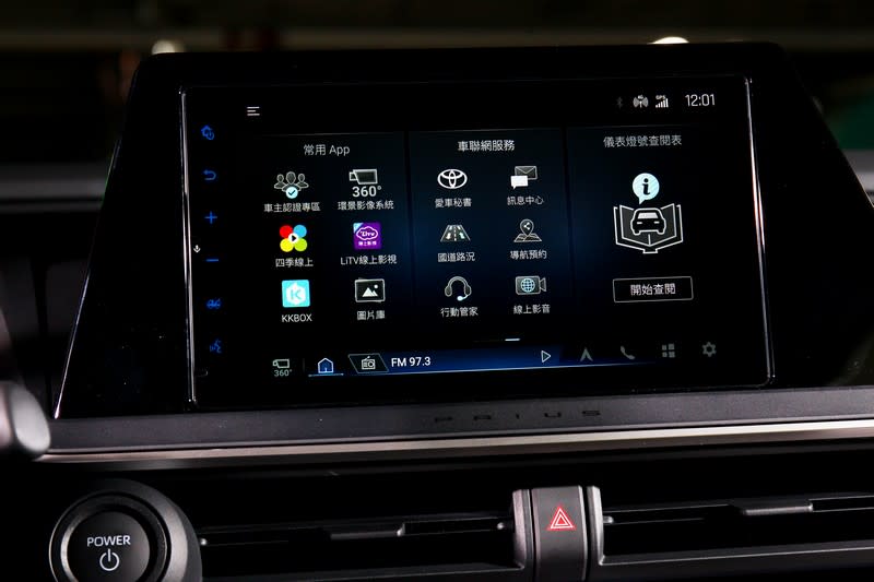 Drive+ Link 9吋多媒體觸控螢幕，具備無線Apple CarPlay與Android Auto手機連結功能。