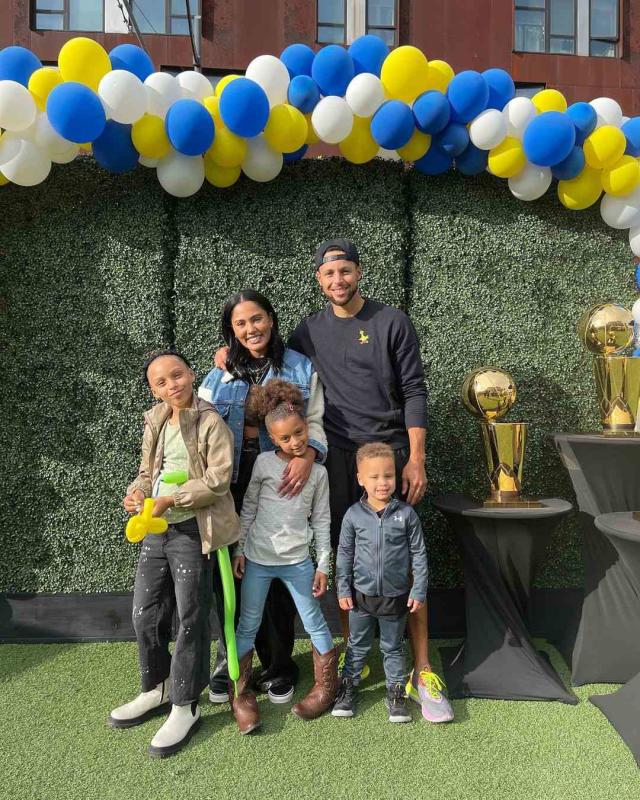 Stephen Curry Poses with Daughters Ryan and Riley at 2022 ESPY Awards