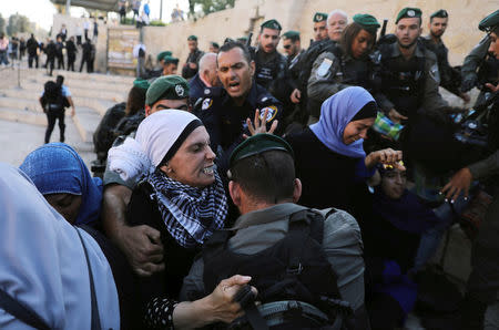 Palestinian demonstrator fights with Israeli security forces during a protest against U.S. embassy move to Jerusalem and ahead of the 70th anniversary of Nakba, near Damascus Gate in Jerusalem's Old City May 15, 2018. REUTERS/Ammar Awad