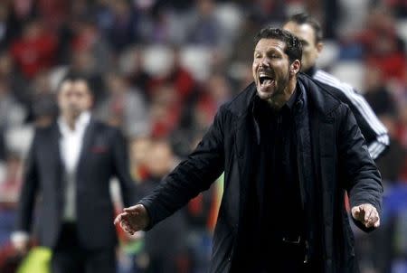 Football Soccer - Benfica v Atletico Madrid - Champions League Group Stage - Group C - Luz stadium, Lisbon, Portugal - 08/12/2015. Atletico Madrid's coach Diego Simeone reacts during match. REUTERS/Hugo Correia