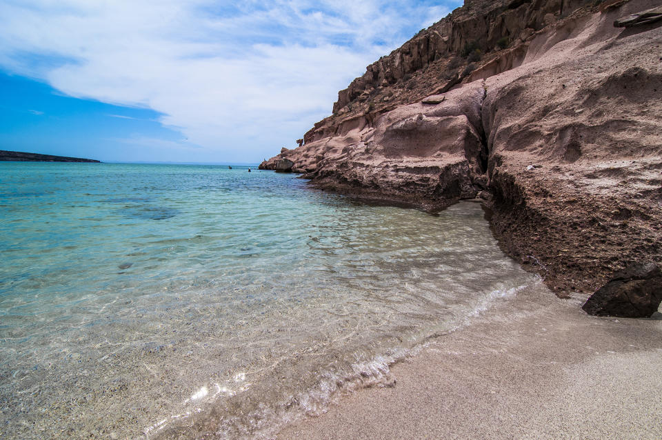 Isla del Espíritu santo tiene un paisaje desértico, pero sus aguas cristalinas son una joya. Foto: Getty Images