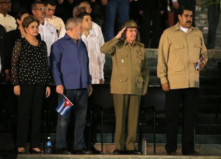 Former Brazilian Presidents Dilma Rousseff (L) and Luiz Inacio Lula da Silva and Venezuelan President Nicolas Maduro (R) stand with Cuban President Raul Castro (2nd from R) as they attend a tribute in honor of former Cuban leader Fidel Castro in Santiago de Cuba, Cuba, December 3, 2016. REUTERS/Carlos Barria