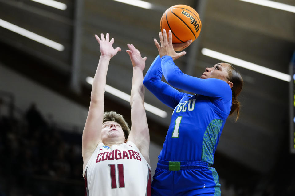 Florida Gulf Coast's Alyza Winston shoots against Washington State's Astera Tuhina during the second half of a first-round college basketball game in the NCAA Tournament, Saturday, March 18, 2023, in Villanova, Pa. (AP Photo/Matt Rourke)