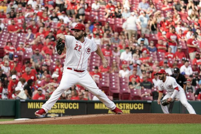 Miley, Naquin continue streaks; Reds top Marlins