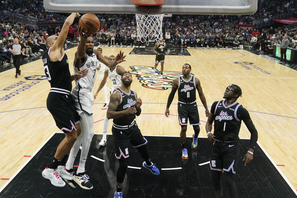 Brooklyn Nets forward Kevin Durant (7) drives to the basket against the Los Angeles Clippers during the first half of an NBA basketball game Saturday, Nov. 12, 2022, in Los Angeles. (AP Photo/Marcio Jose Sanchez)