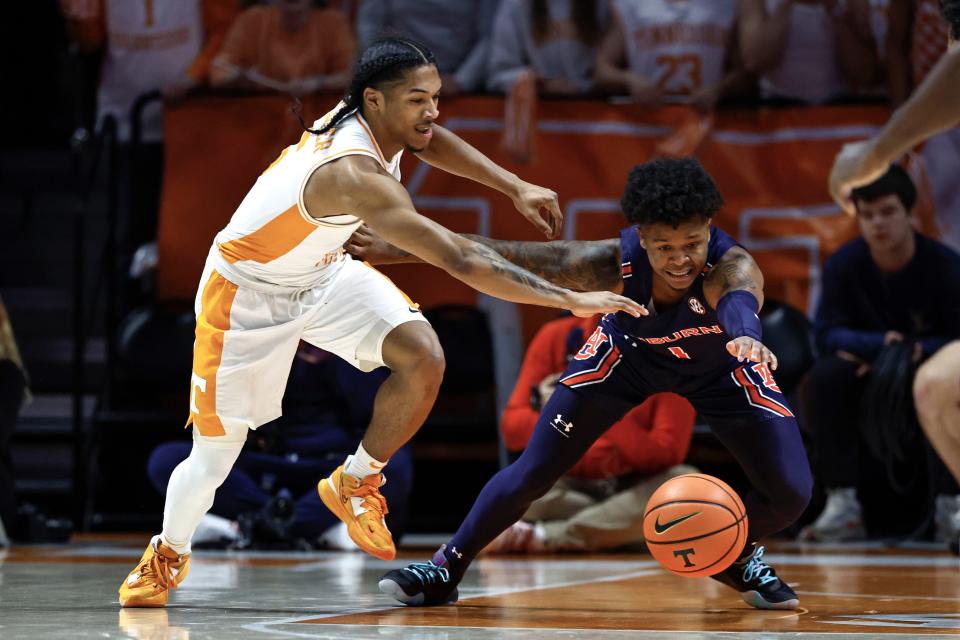 Tennessee guard Zakai Zeigler battles for the loose ball with Auburn guard Wendell Green Jr. (1) during the first half of an NCAA college basketball game, Saturday, Feb. 4, 2023, in Knoxville, Tenn. (AP Photo/Wade Payne)