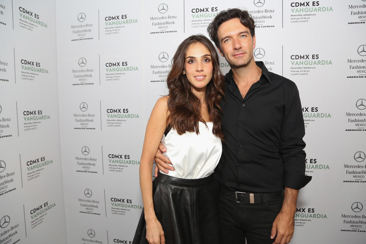 Sandra Echeverría y Leonardo de Lozanne durante el Mercedes-Benz Fashion Week México Spring/Summer 2015 (Foto: Víctor Chávez/Getty Images).