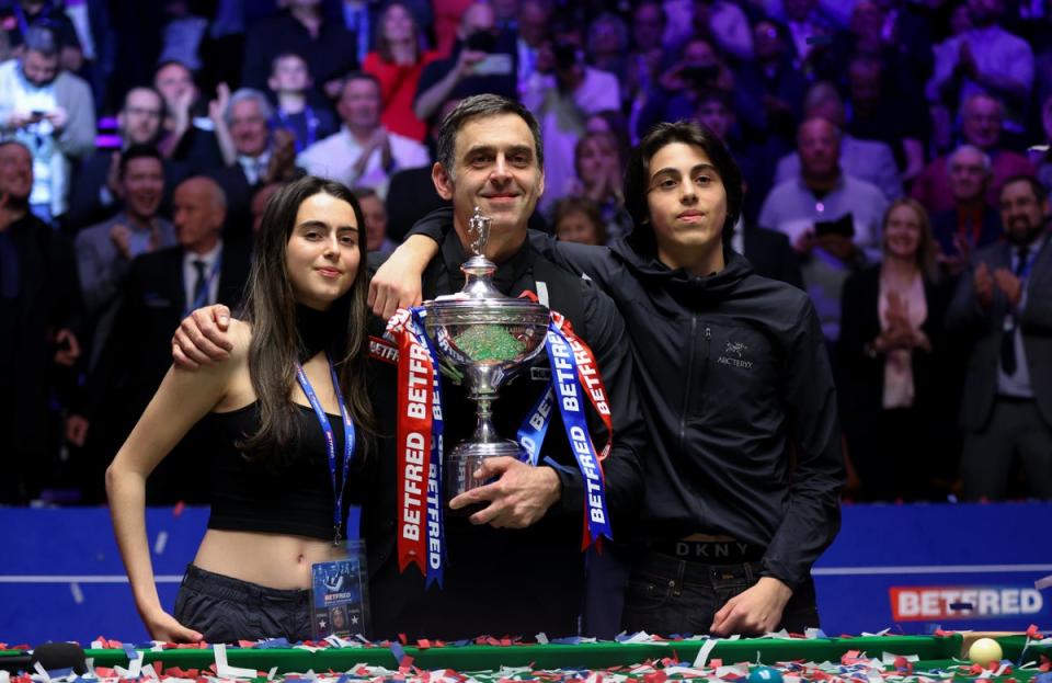 O’Sullivan poses with his children, Lily and Ronnie Jr, after winning the 2022 title (Getty)
