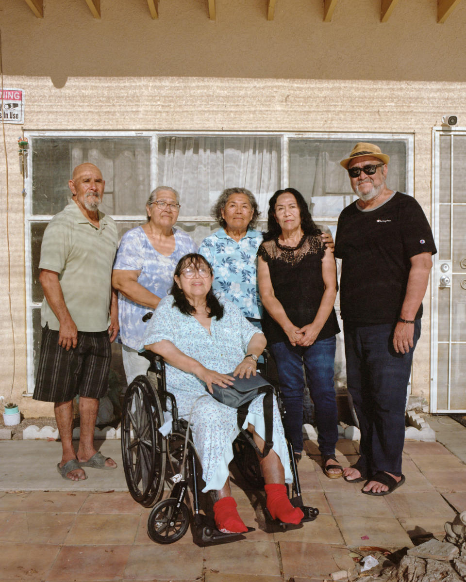 Algunos miembros del grupo de supervivientes de la Sección 14, en Palm Springs, California, el 30 de julio de 2023. (Carlos Jaramillo/The New York Times)