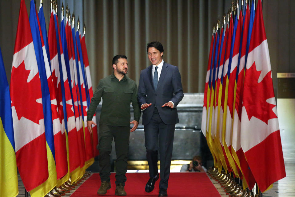 Canadian Prime Minister Justin Trudeau (R) and Ukraine's President Volodymyr Zelensky arrive for a news conference on Parliament Hill on September 22, 2023 in Ottawa. (Photo by Dave Chan / AFP) (Photo by DAVE CHAN/AFP via Getty Images)