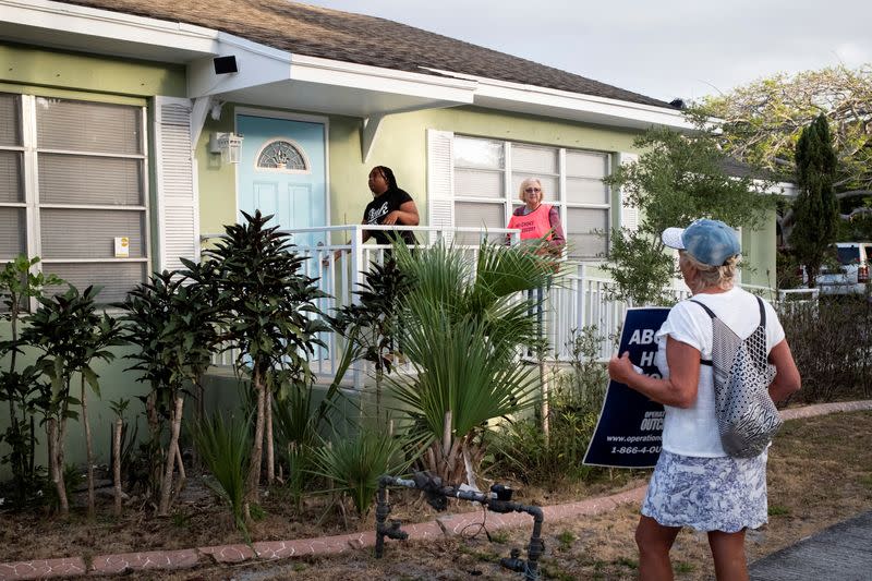 FILE PHOTO: An abortion clinic prepares to close its doors ahead of Florida's abortion ban, in Fort Pierce